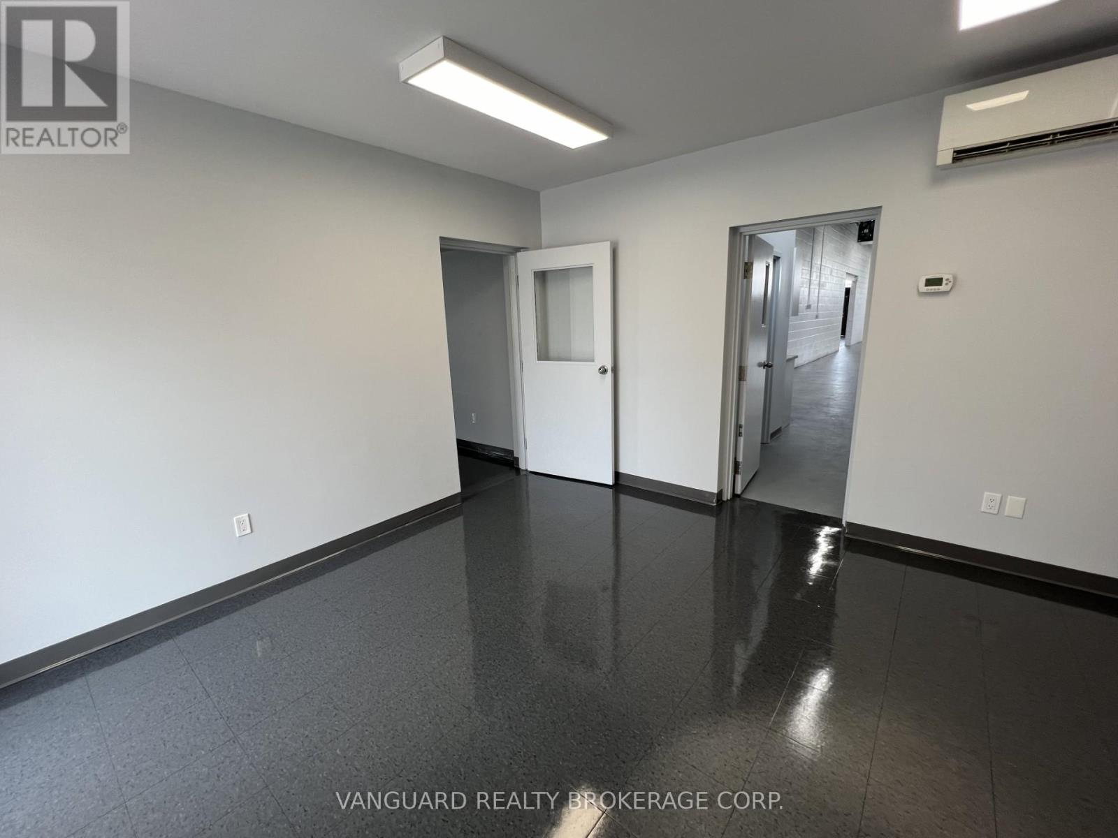 4469-4471 Chesswood Drive, Toronto, Ontario  M3J 2C3 - Photo 21 - W12752626