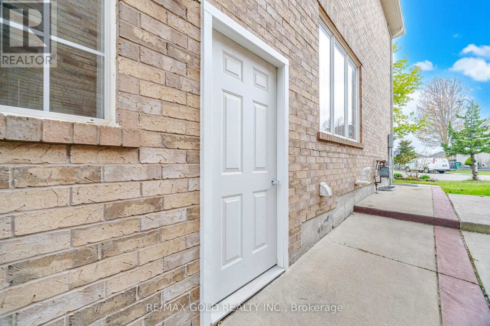 22 Cosmo Court, Brampton, Ontario  L6P 1G2 - Photo 27 - W13133818