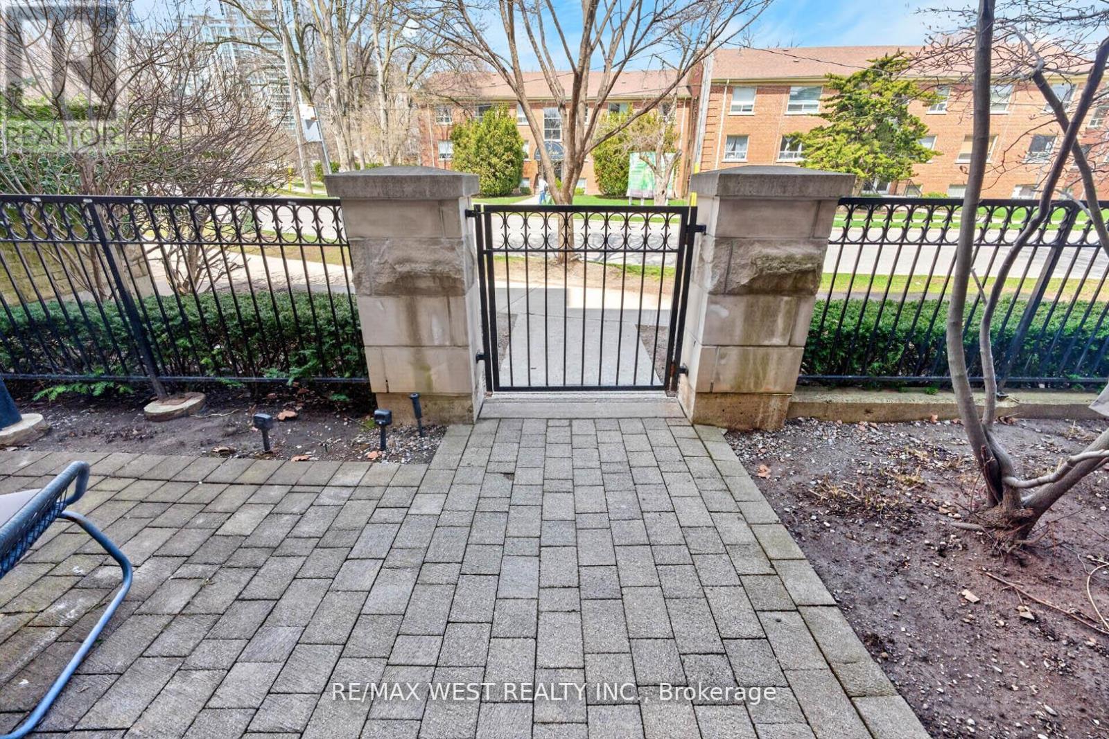 Th 11 - 7 Oakburn Crescent, Toronto, Ontario  M2N 2T5 - Photo 4 - C13143446