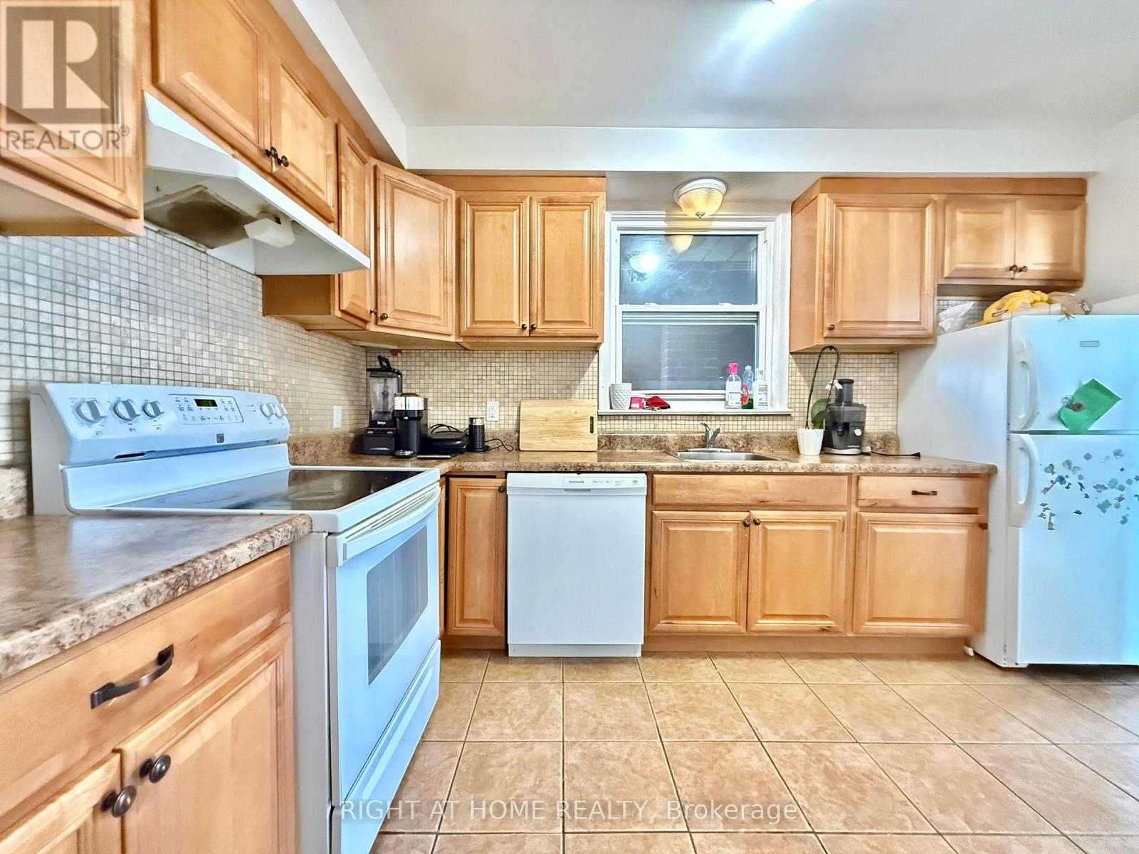3 - 20 Belvidere Avenue, Toronto, Ontario  M6C 1P5 - Photo 8 - C13143806