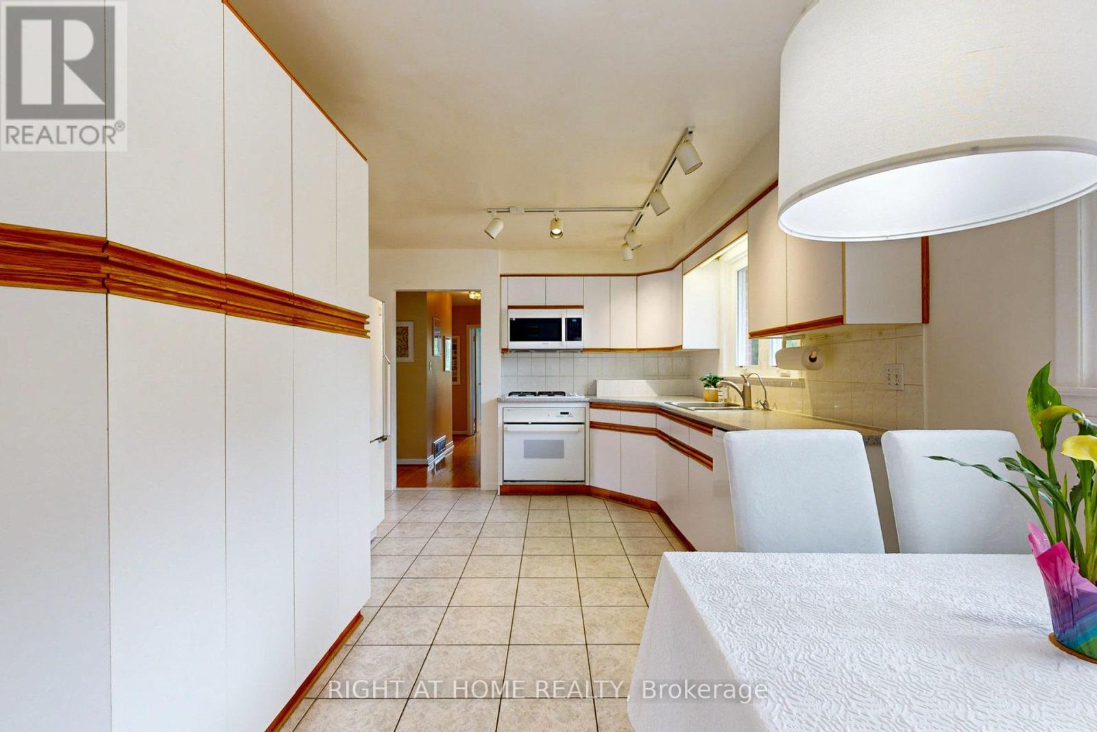 220 Homewood Avenue, Toronto, Ontario  M2M 1K6 - Photo 7 - C13143810