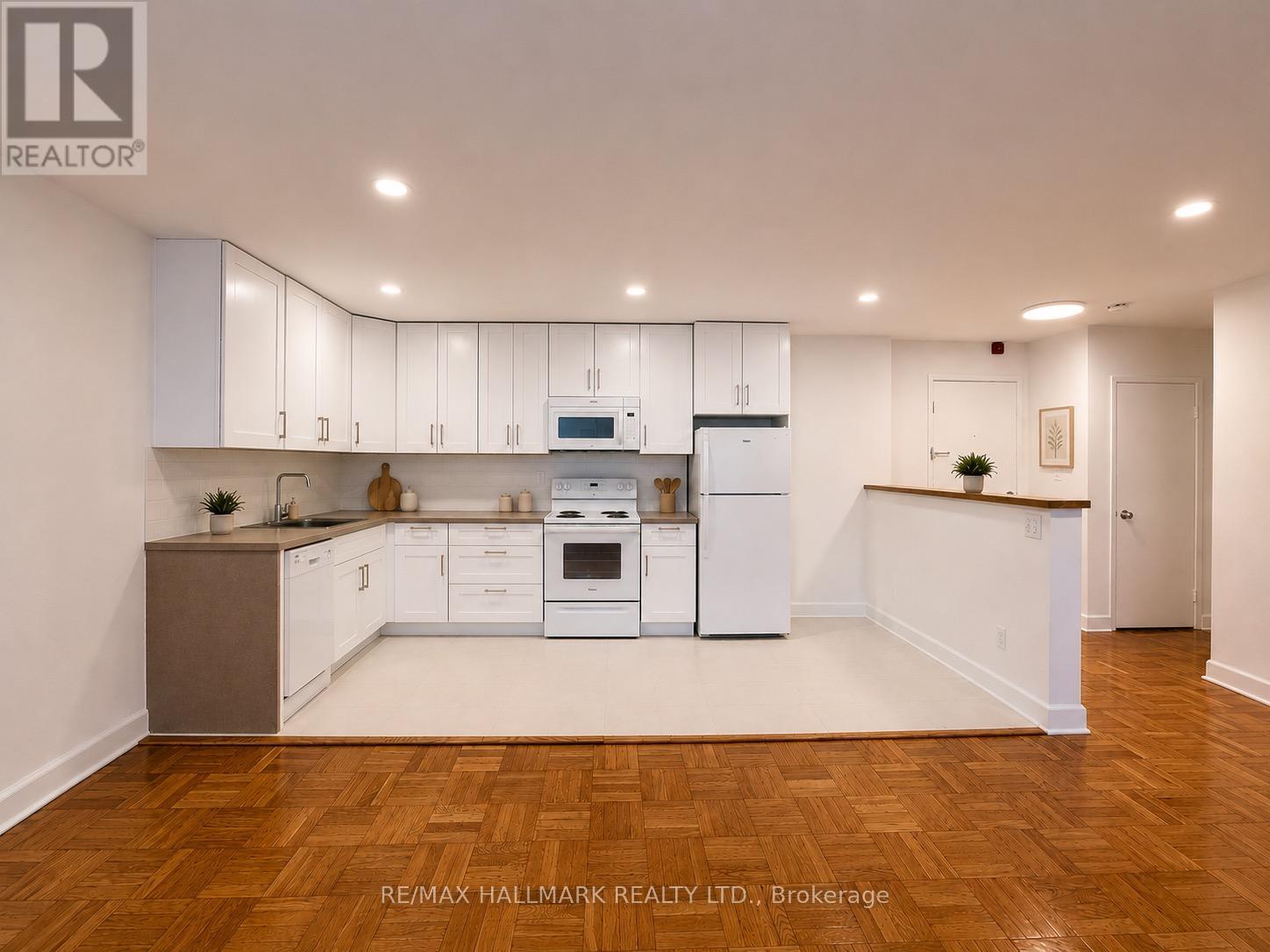 6 - 57 Rawlinson Avenue, Toronto, Ontario  M4P 2N1 - Photo 3 - C13143852