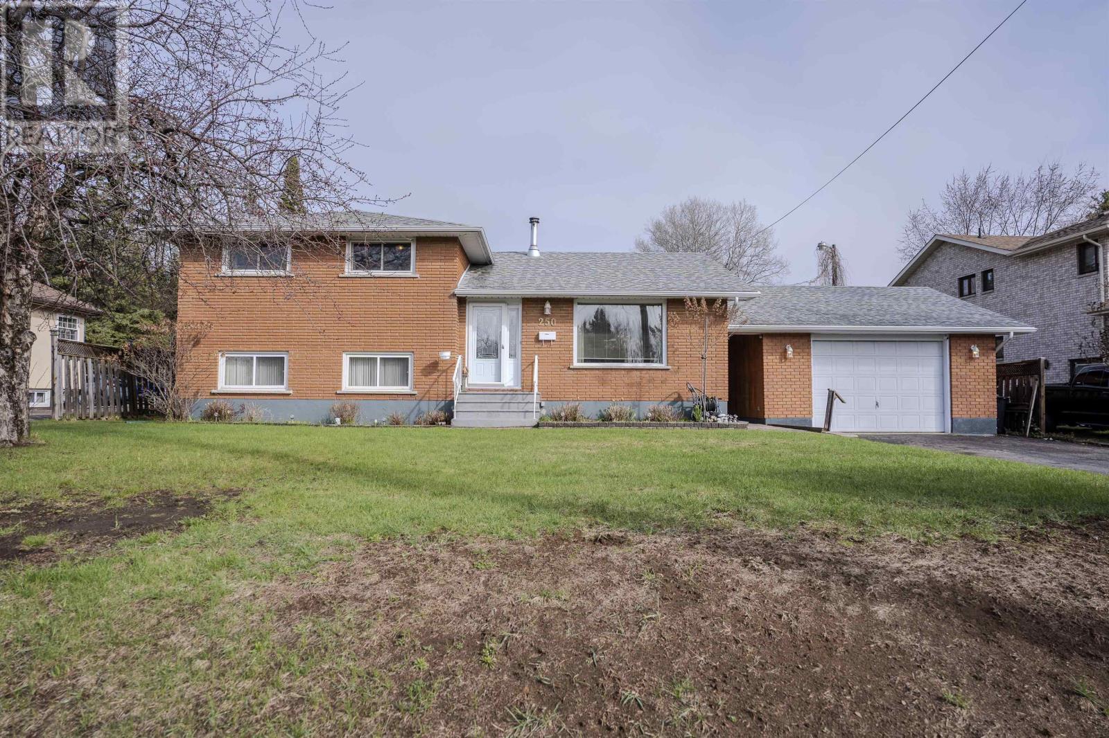 250 Masters St, Thunder Bay, Ontario  P7B 6L5 - Photo 33 - TB2601085
