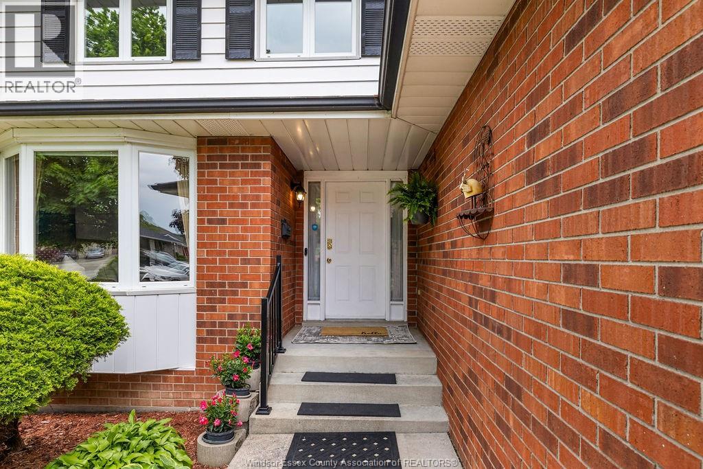 12076 St. Thomas Crescent, Tecumseh, Ontario  N8N 3V7 - Photo 3 - 26011429