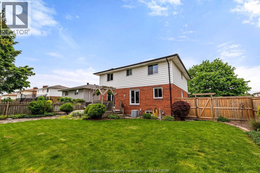 12076 St. Thomas Crescent, Tecumseh, Ontario  N8N 3V7 - Photo 33 - 26011429