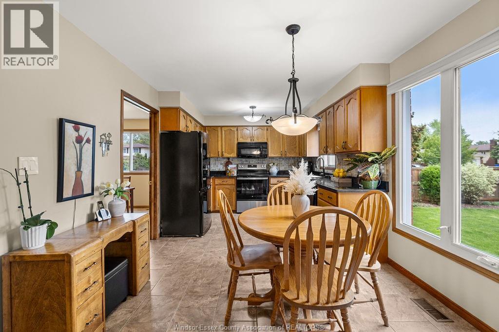 12076 St. Thomas Crescent, Tecumseh, Ontario  N8N 3V7 - Photo 8 - 26011429