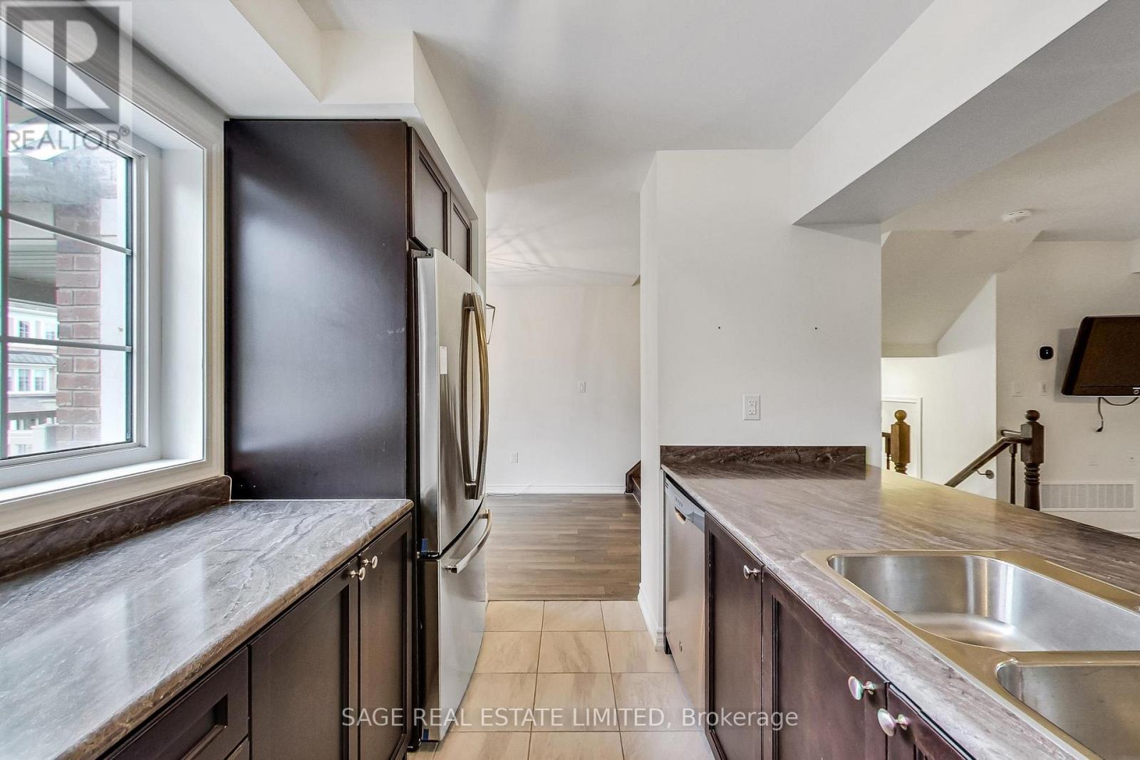 10 Goldeye Street, Whitby, Ontario L1P 0E5 - Photo 12 - E13143504