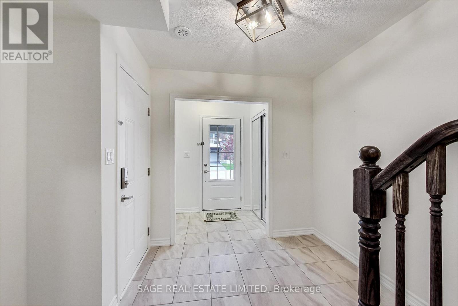 10 Goldeye Street, Whitby, Ontario L1P 0E5 - Photo 4 - E13143504