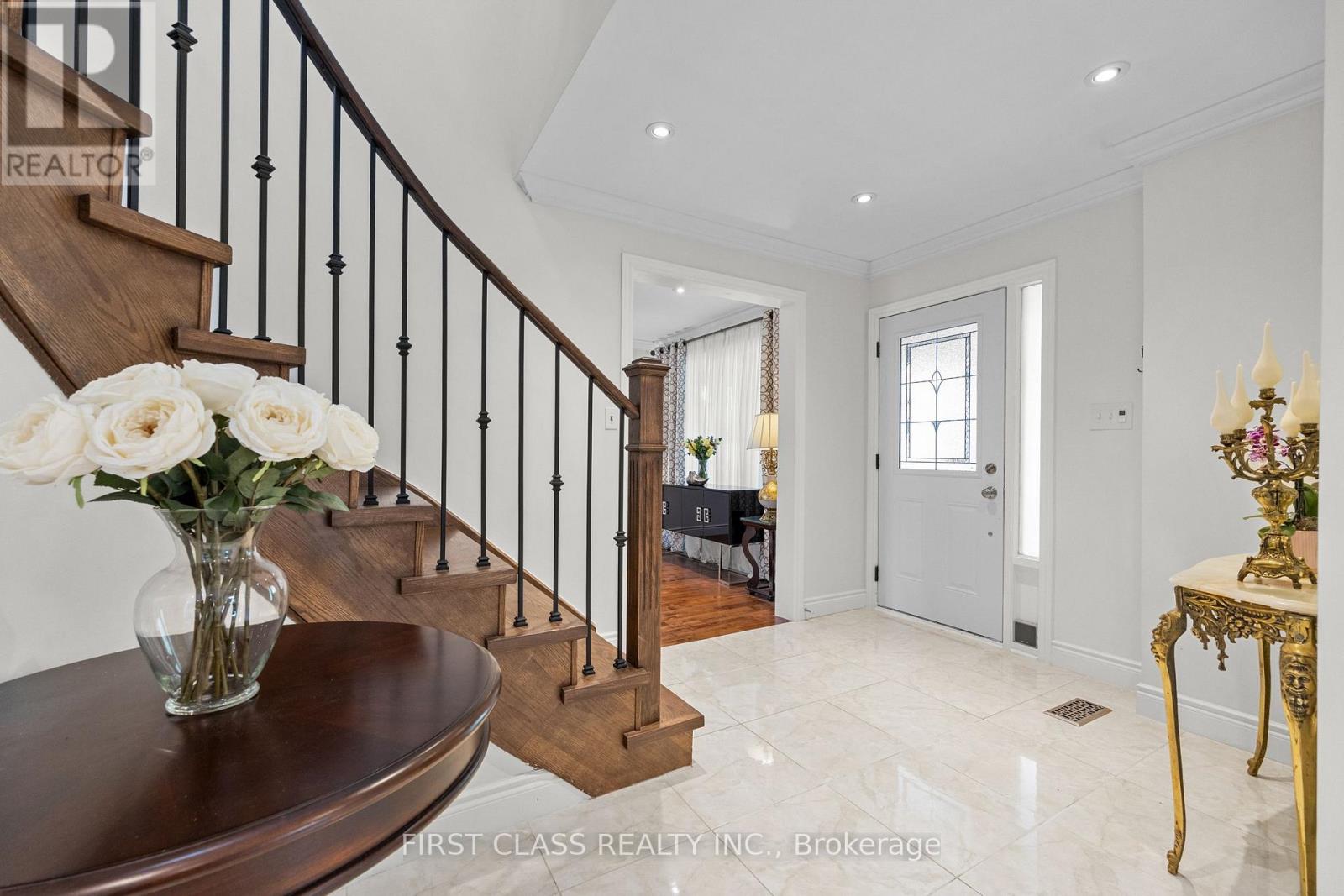 24 Brookland Avenue, Aurora, Ontario  L4G 3Y4 - Photo 4 - N13143554