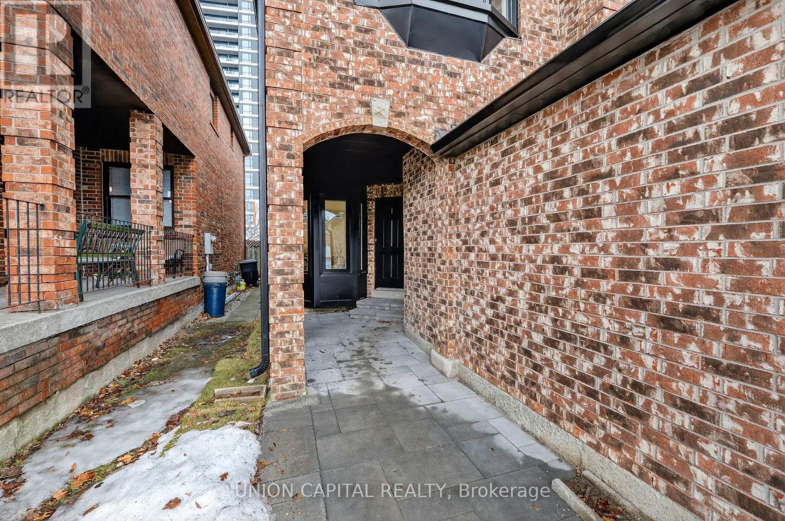 45 Chilmar Crescent, Vaughan, Ontario  L4J 6Y5 - Photo 3 - N13143694
