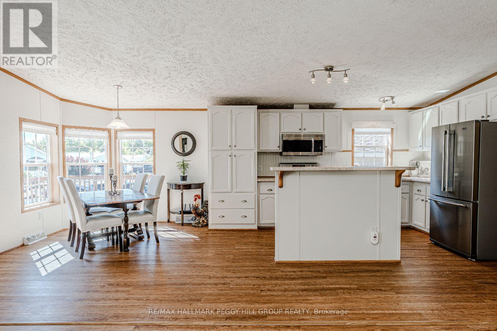 4100 Wesley Street, Severn, Ontario  L3V 0V4 - Photo 3 - S13143440