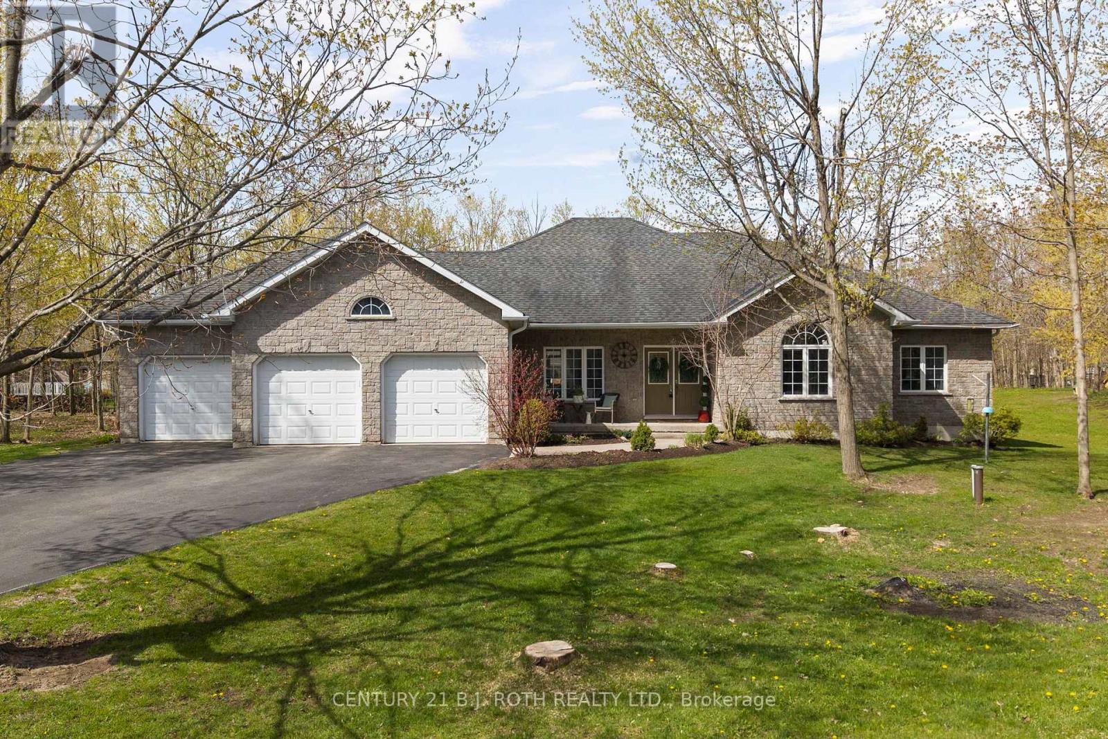 6 Hemlock Crescent, Oro-Medonte, Ontario  L0L 2L0 - Photo 1 - S13143558