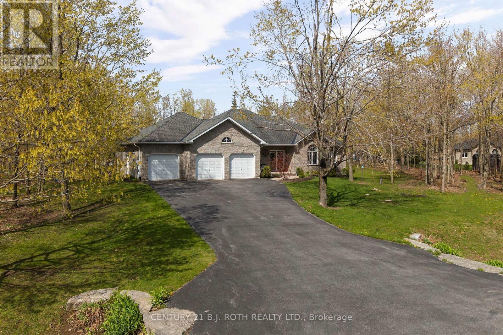 6 Hemlock Crescent, Oro-Medonte, Ontario  L0L 2L0 - Photo 2 - S13143558