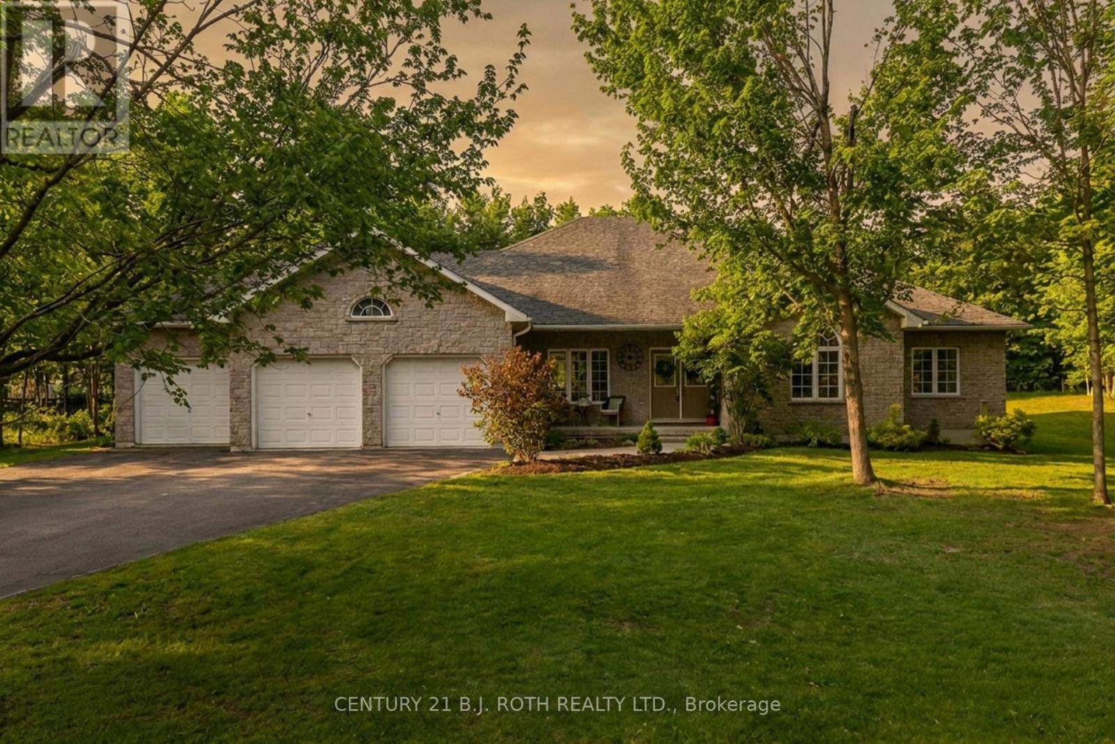 6 Hemlock Crescent, Oro-Medonte, Ontario  L0L 2L0 - Photo 3 - S13143558
