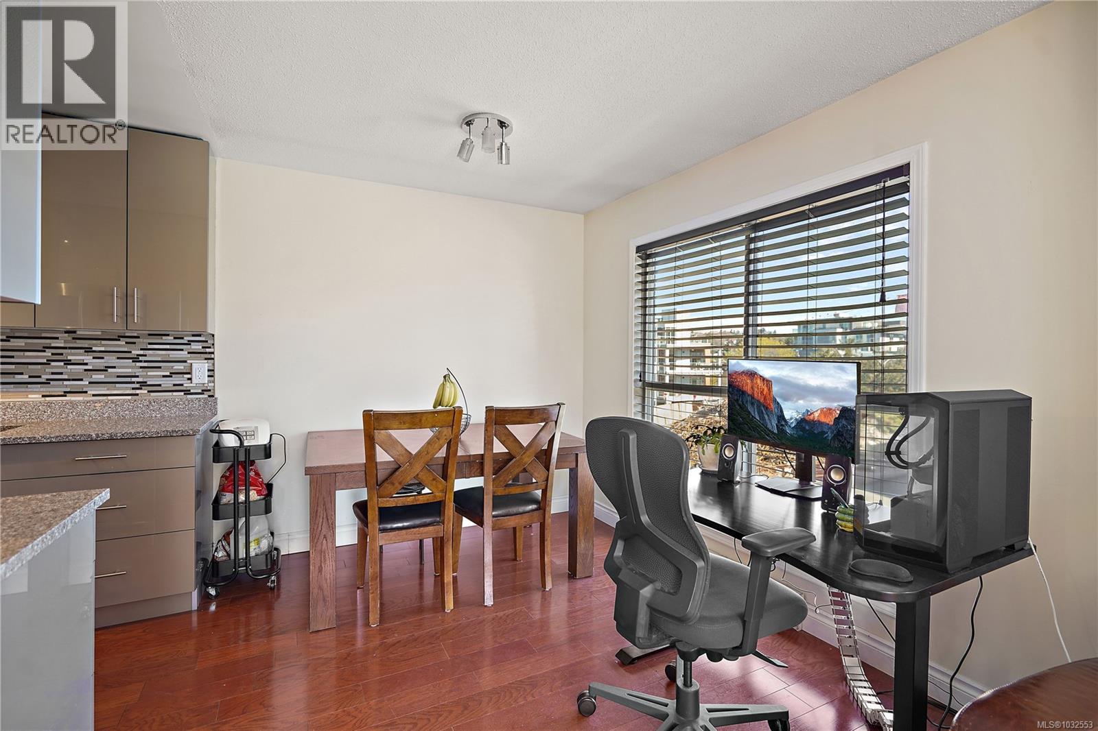 410 2529 Wark St, Victoria, British Columbia  V8T 4G7 - Photo 5 - 1032553