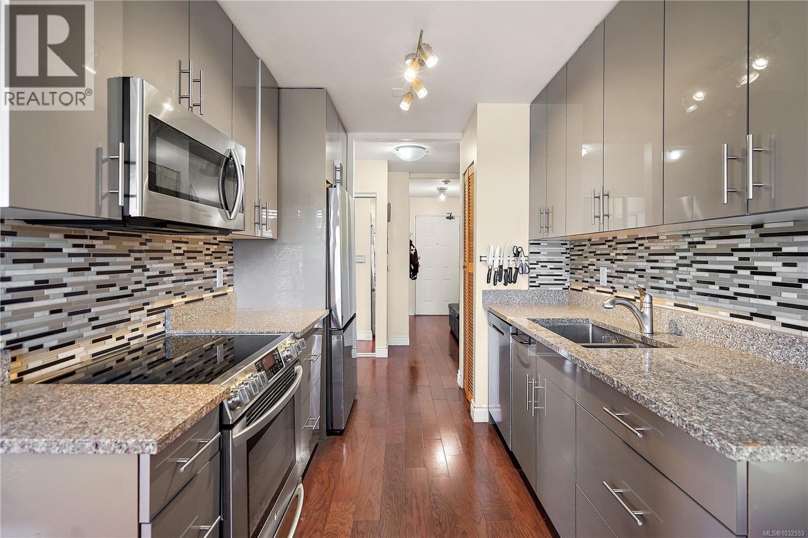 410 2529 Wark St, Victoria, British Columbia  V8T 4G7 - Photo 6 - 1032553