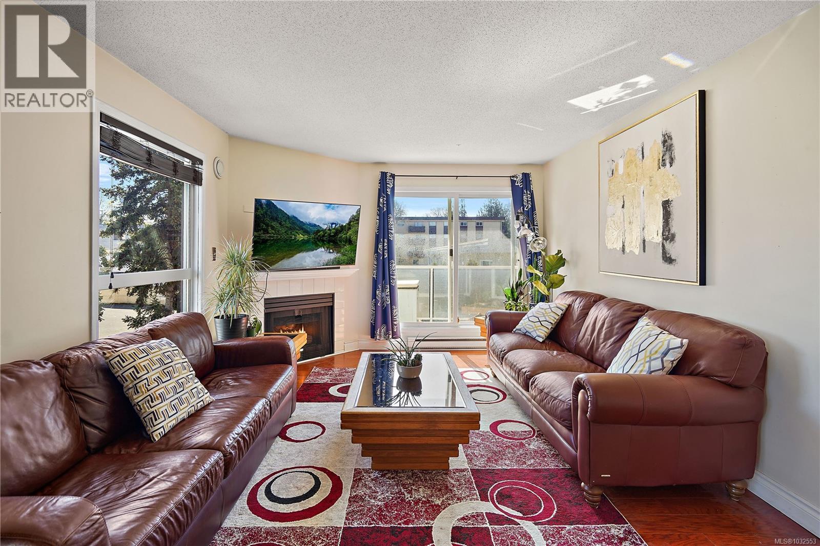 410 2529 Wark St, Victoria, British Columbia  V8T 4G7 - Photo 3 - 1032553