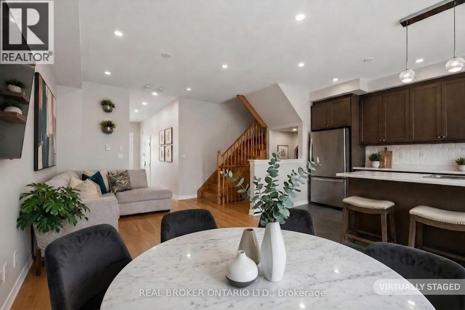 105 Alvin Pegg Drive, East Gwillimbury, Ontario  L9N 0R7 - Photo 6 - N13143760