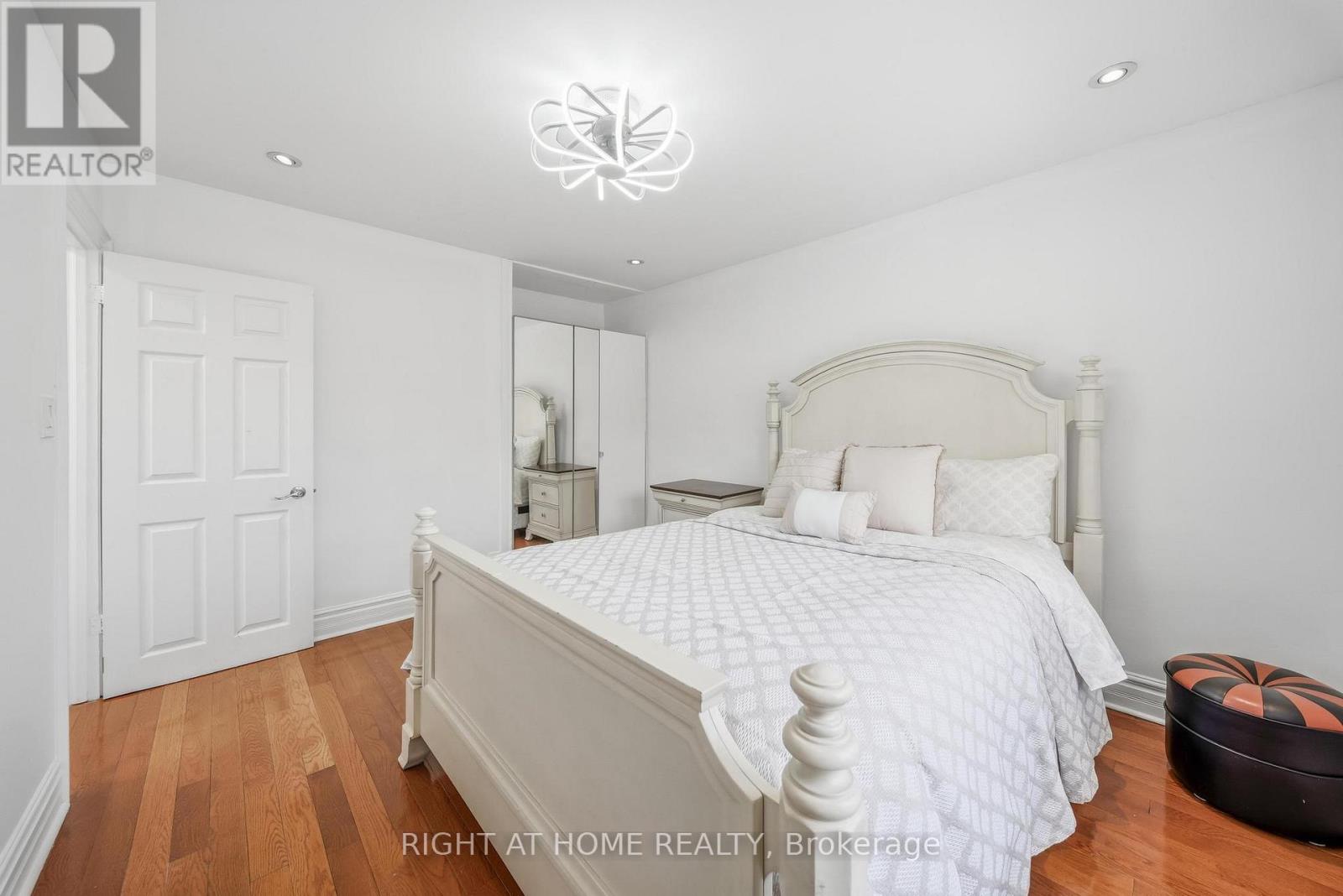 35 Dayton Avenue, Toronto, Ontario  M8Z 3L8 - Photo 17 - W13143448