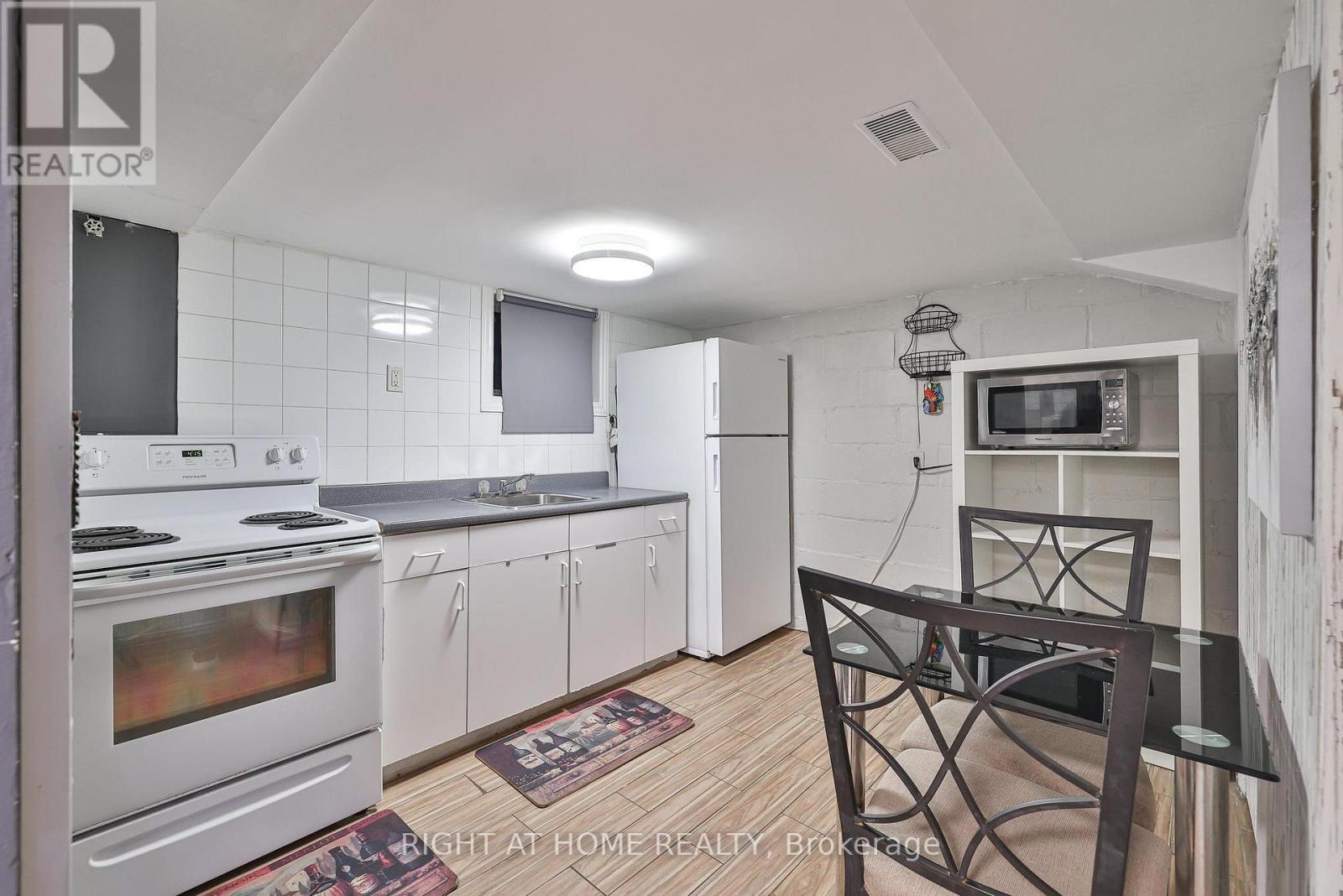 35 Dayton Avenue, Toronto, Ontario  M8Z 3L8 - Photo 26 - W13143448