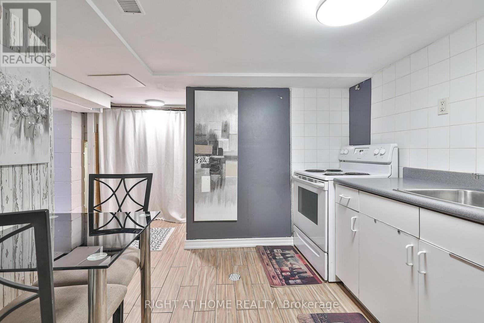 35 Dayton Avenue, Toronto, Ontario  M8Z 3L8 - Photo 31 - W13143448