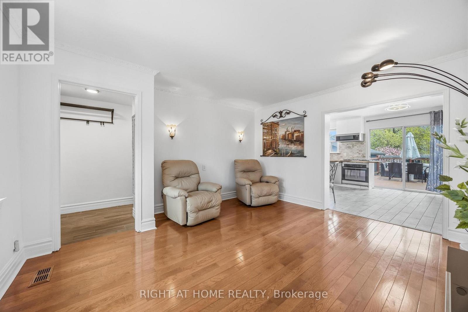35 Dayton Avenue, Toronto, Ontario  M8Z 3L8 - Photo 9 - W13143448