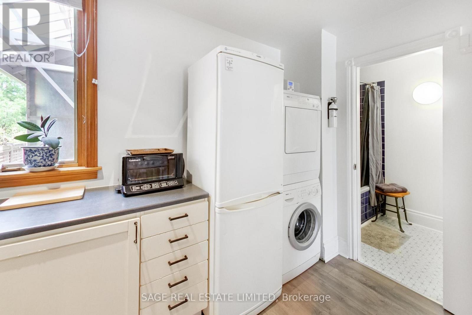 31 Emerson Avenue, Toronto, Ontario  M6H 3S7 - Photo 14 - W13143460