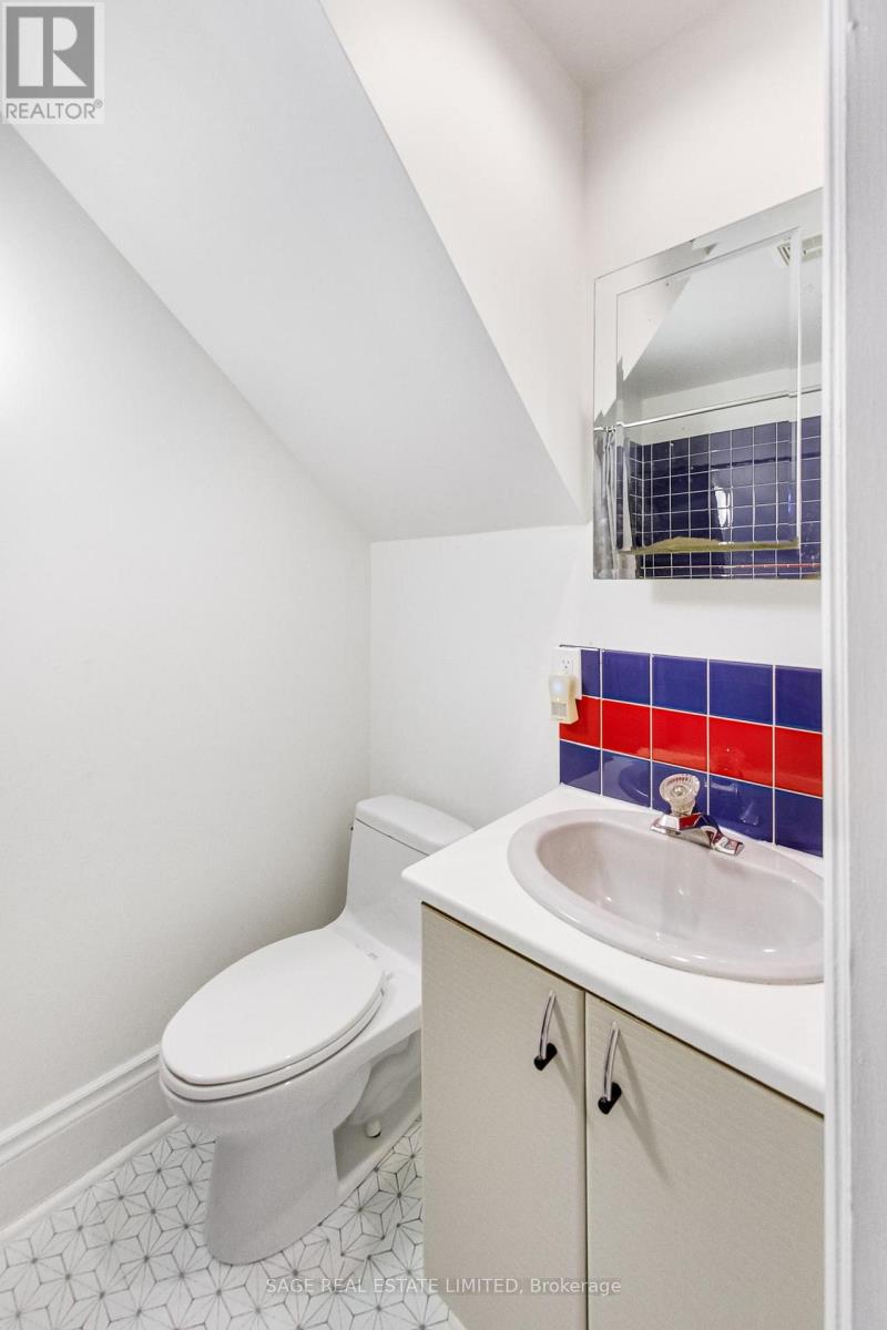 31 Emerson Avenue, Toronto, Ontario  M6H 3S7 - Photo 15 - W13143460