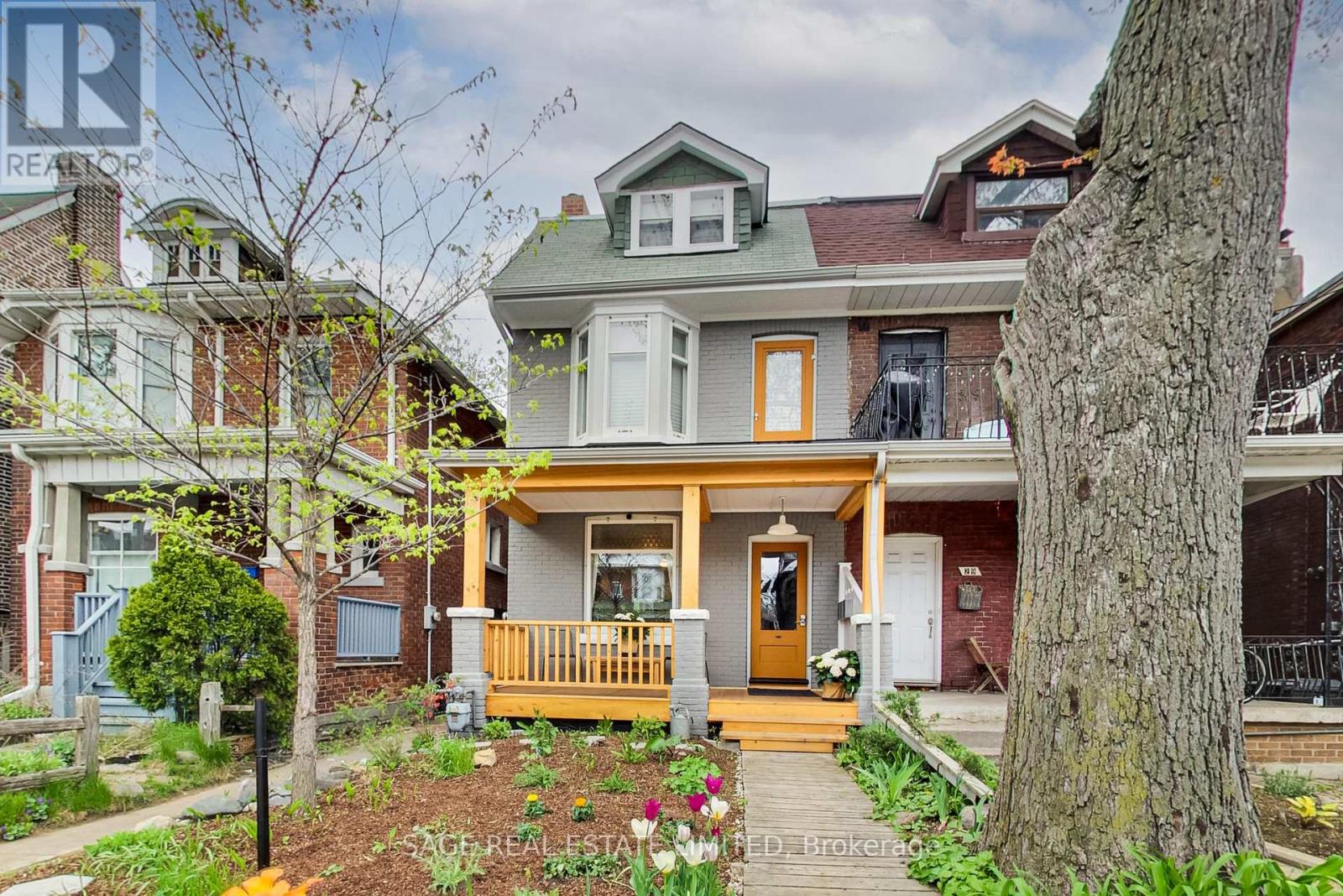 31 Emerson Avenue, Toronto, Ontario  M6H 3S7 - Photo 2 - W13143460