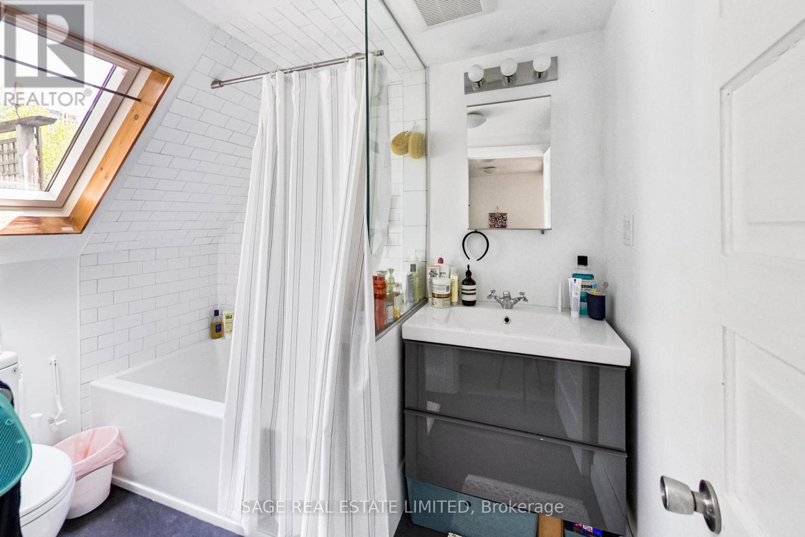 31 Emerson Avenue, Toronto, Ontario  M6H 3S7 - Photo 25 - W13143460