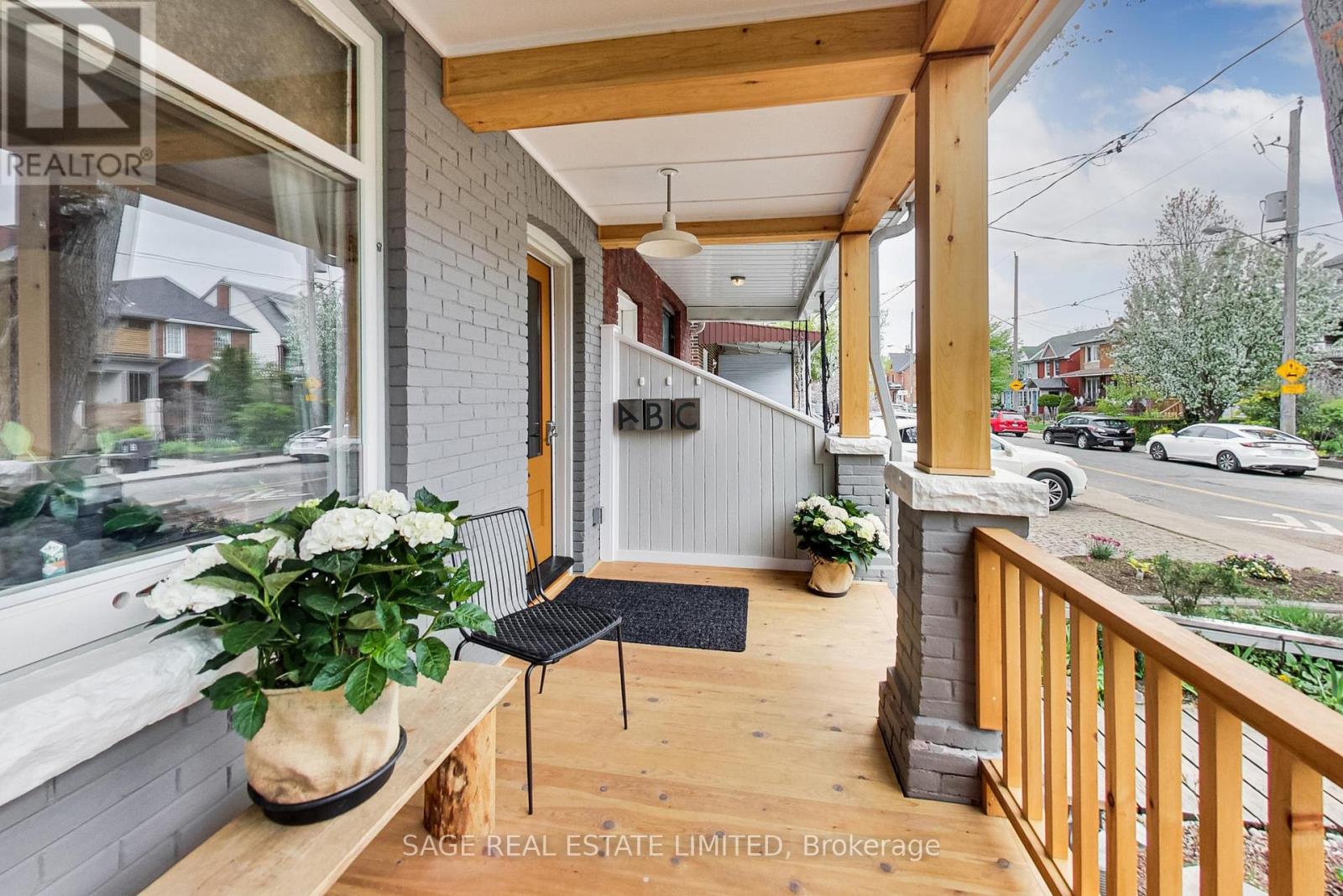 31 Emerson Avenue, Toronto, Ontario  M6H 3S7 - Photo 5 - W13143460