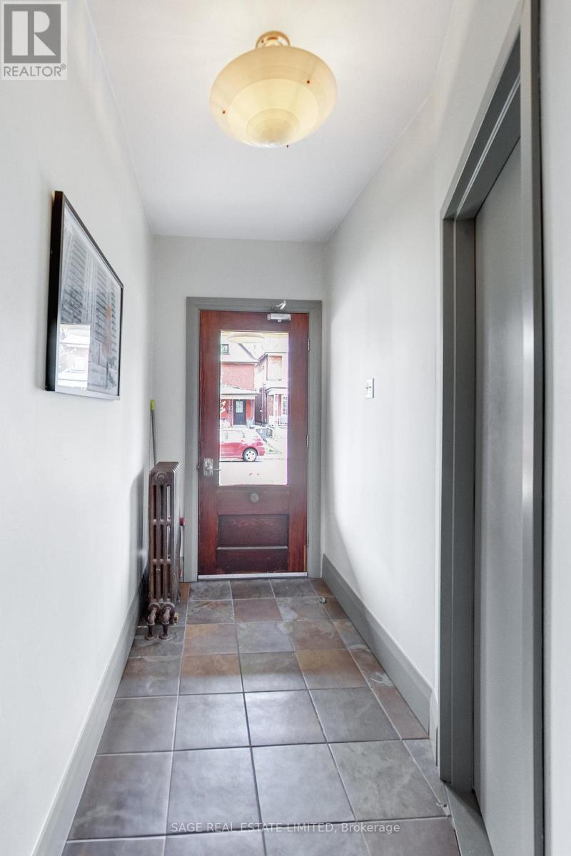 31 Emerson Avenue, Toronto, Ontario  M6H 3S7 - Photo 7 - W13143460