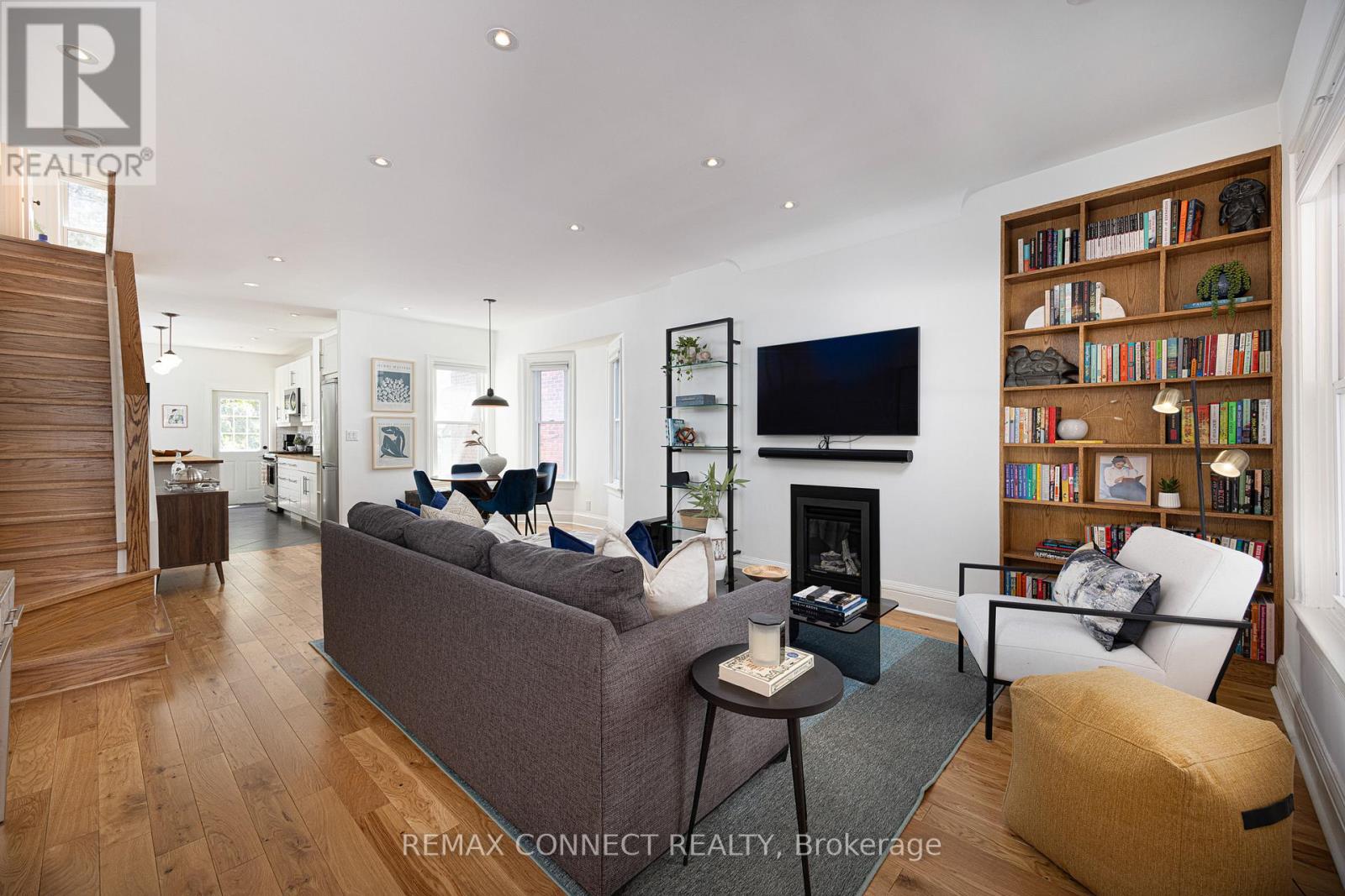 29 Howard Park Avenue, Toronto, Ontario  M6R 1V3 - Photo 3 - W13143472
