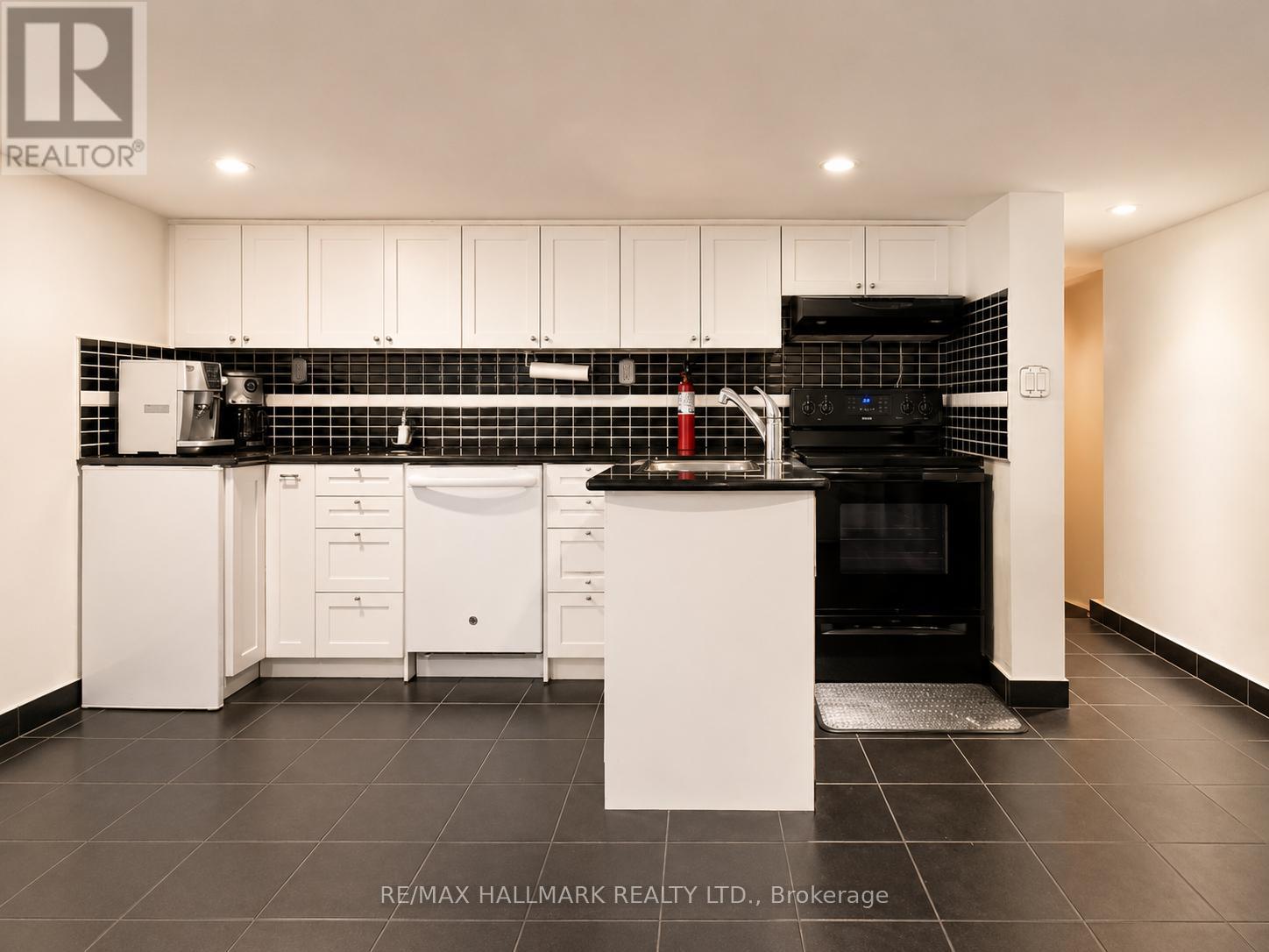 100 Ascot Avenue, Toronto, Ontario  M6E 1E9 - Photo 44 - W13143484