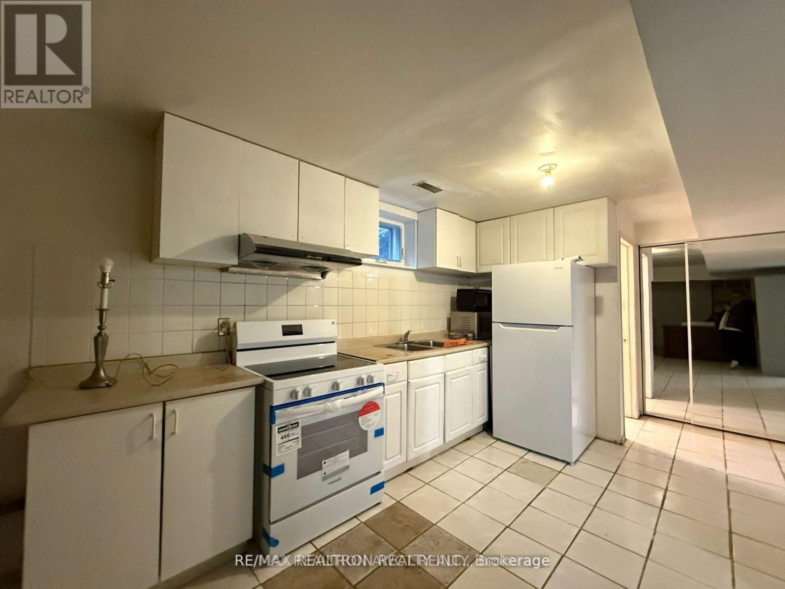 61 Wilmont Drive, Toronto, Ontario  M3N 1N5 - Photo 7 - W13143520