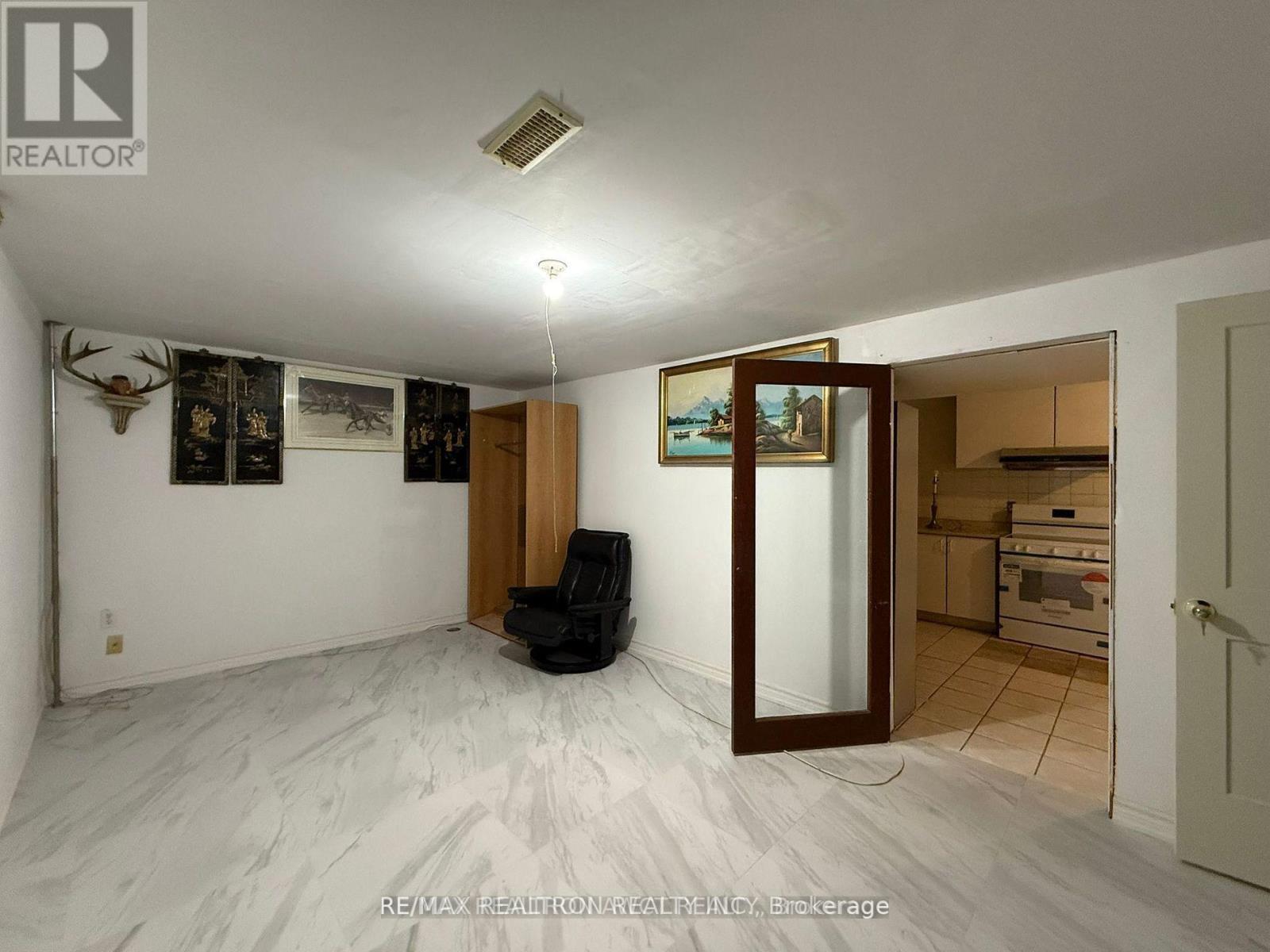 61 Wilmont Drive, Toronto, Ontario  M3N 1N5 - Photo 9 - W13143520
