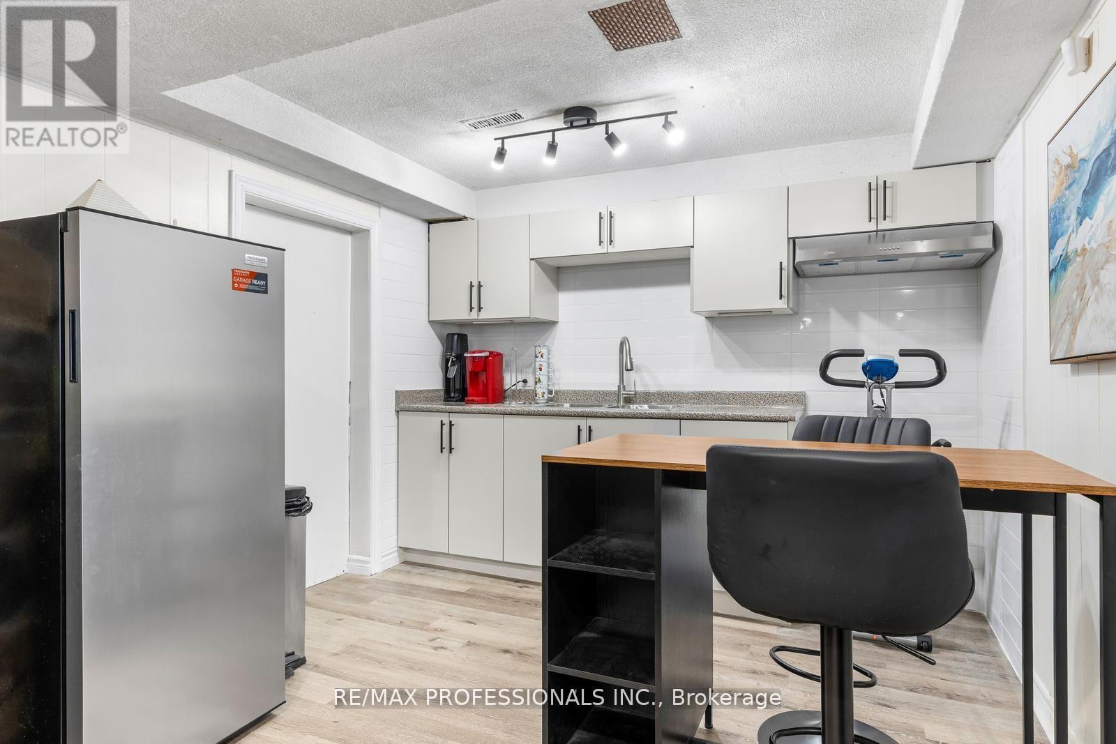 7656 Priory Crescent, Mississauga, Ontario  L4T 3H5 - Photo 28 - W13143564