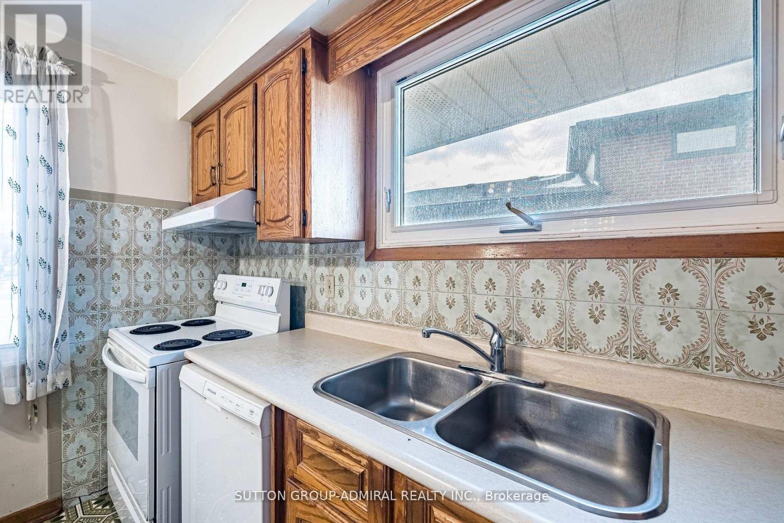 92 Redgrave Drive, Toronto, Ontario  M9R 3V3 - Photo 23 - W13143580