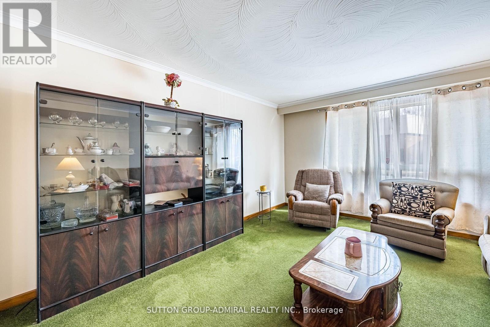 92 Redgrave Drive, Toronto, Ontario  M9R 3V3 - Photo 4 - W13143580