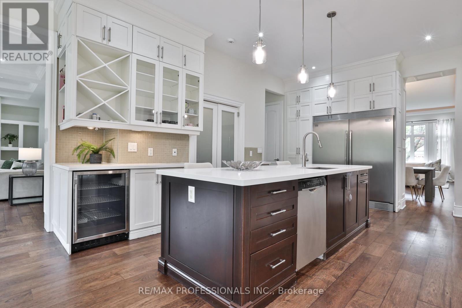 52 Bonnyview Drive, Toronto, Ontario  M8Y 3G6 - Photo 10 - W13143612
