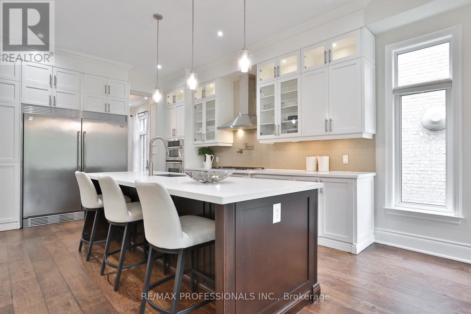 52 Bonnyview Drive, Toronto, Ontario  M8Y 3G6 - Photo 11 - W13143612