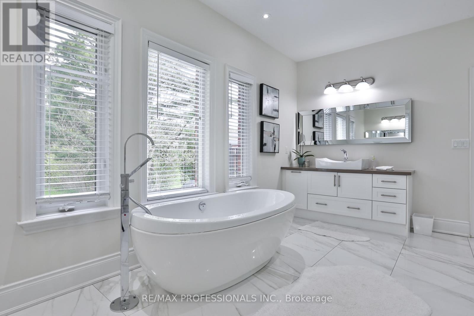 52 Bonnyview Drive, Toronto, Ontario  M8Y 3G6 - Photo 28 - W13143612