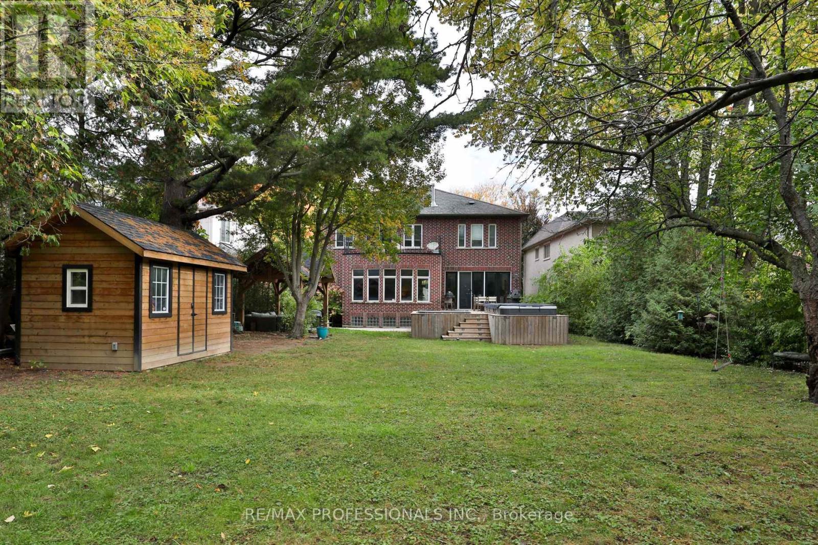 52 Bonnyview Drive, Toronto, Ontario  M8Y 3G6 - Photo 3 - W13143612