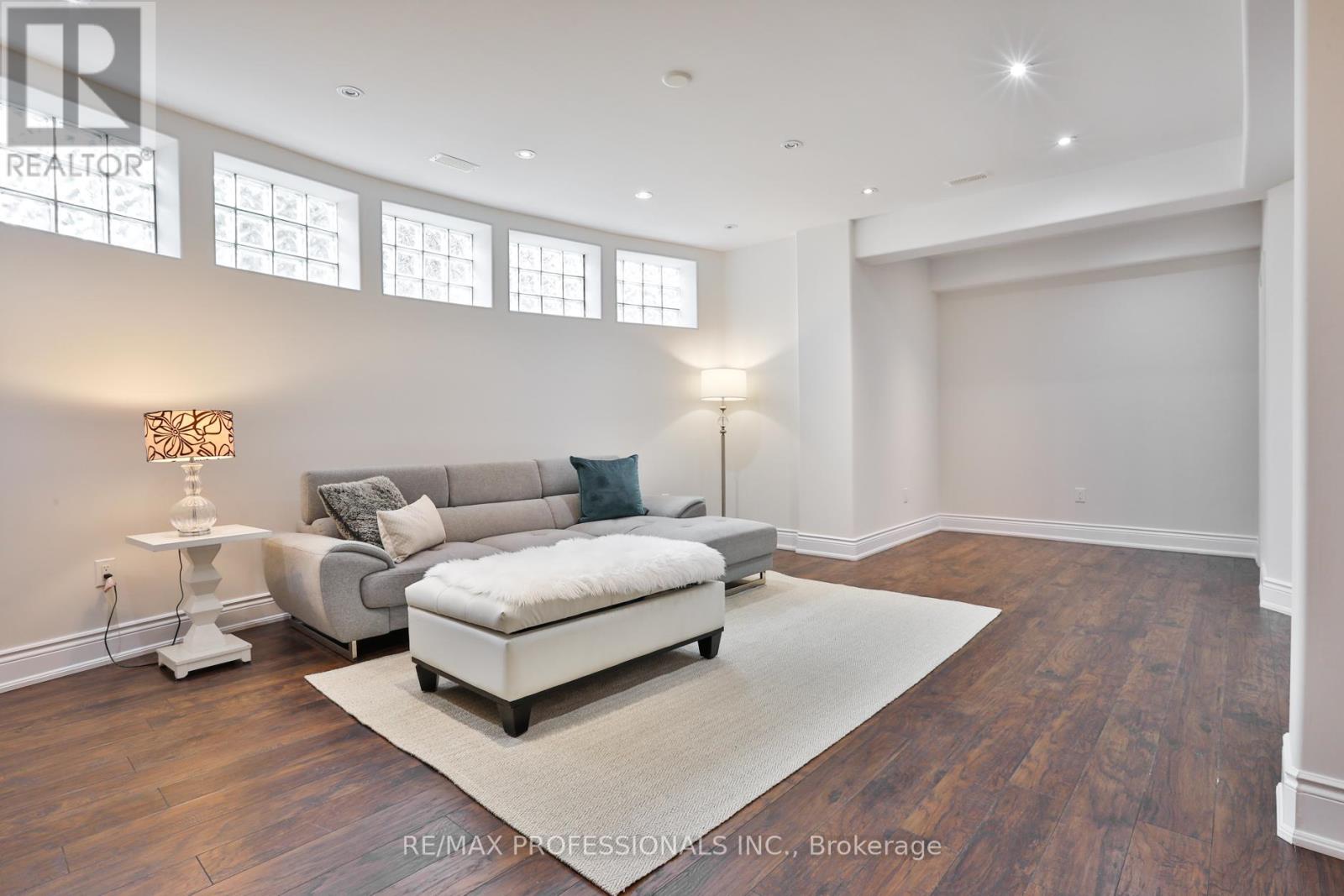 52 Bonnyview Drive, Toronto, Ontario  M8Y 3G6 - Photo 39 - W13143612