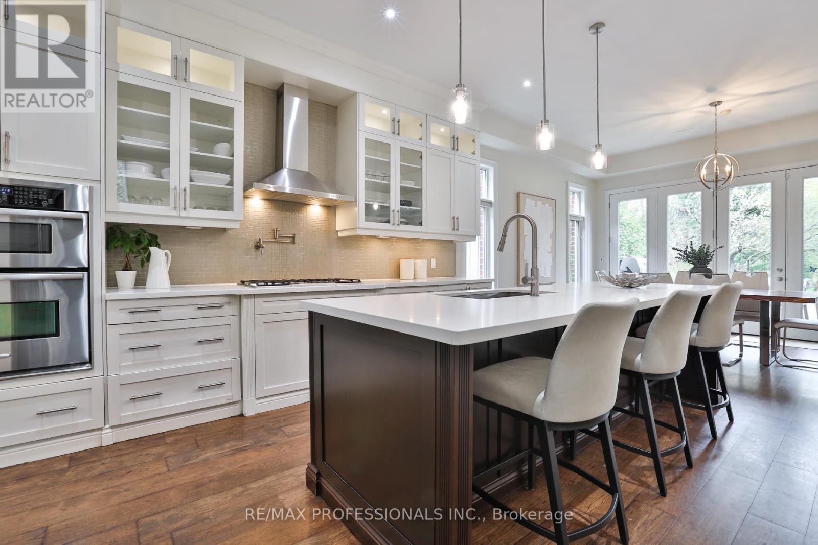 52 Bonnyview Drive, Toronto, Ontario  M8Y 3G6 - Photo 9 - W13143612