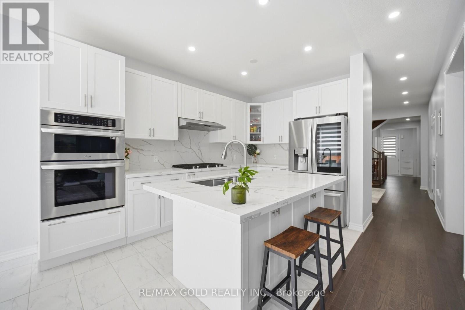 28 Calabria Drive, Caledon, Ontario  L7C 4L2 - Photo 12 - W13143666
