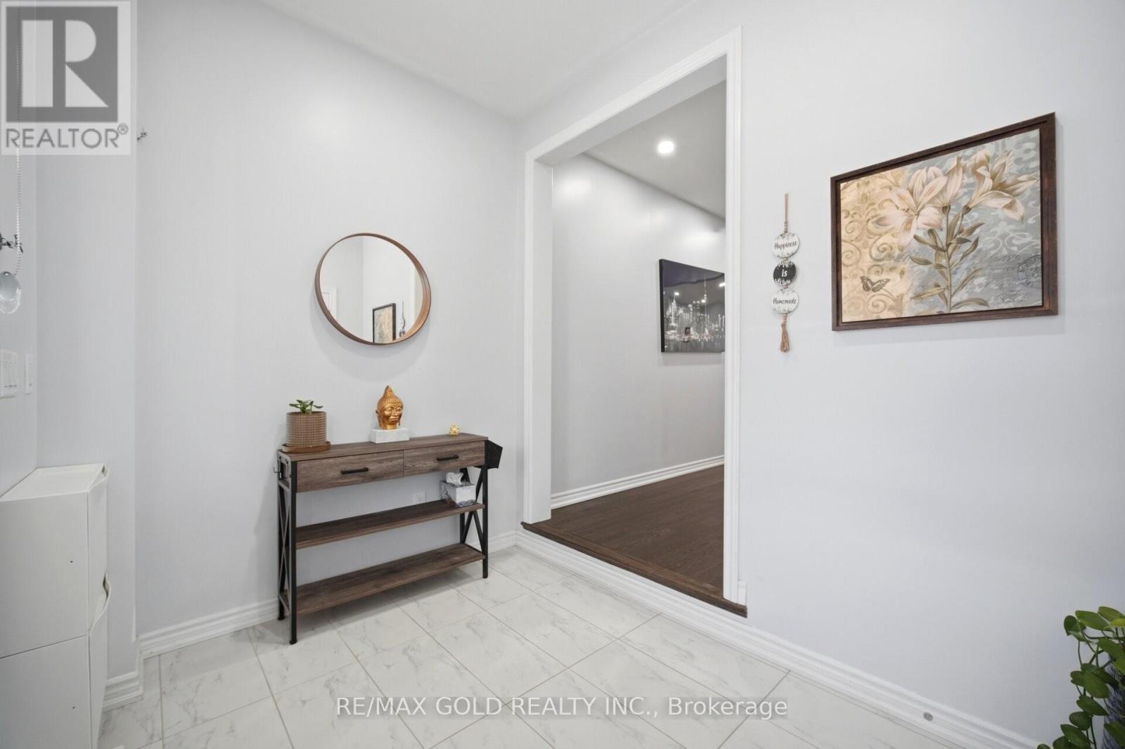 28 Calabria Drive, Caledon, Ontario  L7C 4L2 - Photo 2 - W13143666