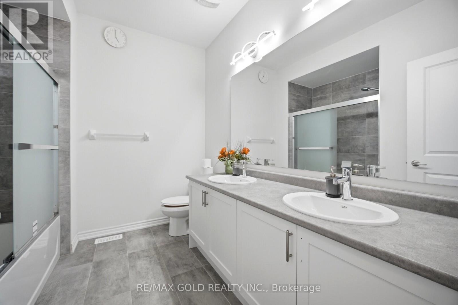28 Calabria Drive, Caledon, Ontario  L7C 4L2 - Photo 21 - W13143666