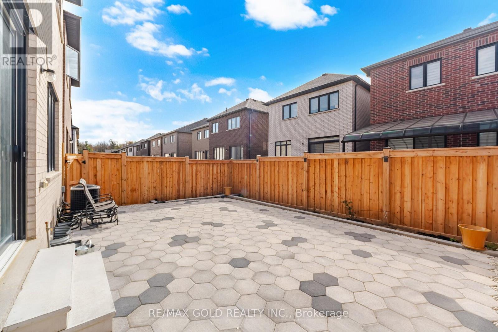 28 Calabria Drive, Caledon, Ontario  L7C 4L2 - Photo 23 - W13143666