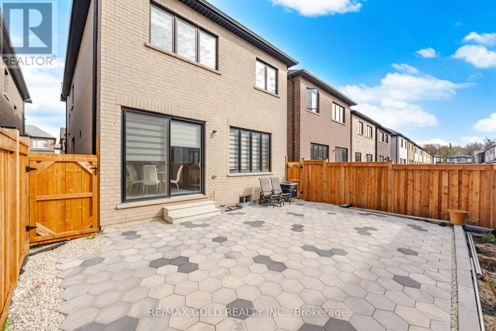 28 Calabria Drive, Caledon, Ontario  L7C 4L2 - Photo 24 - W13143666